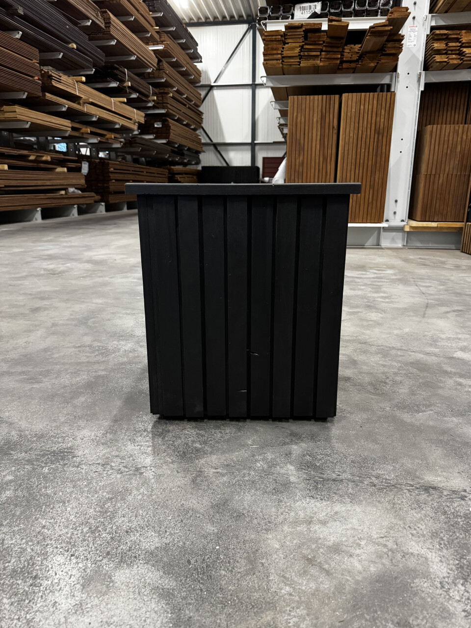 zwarte houten planten bak