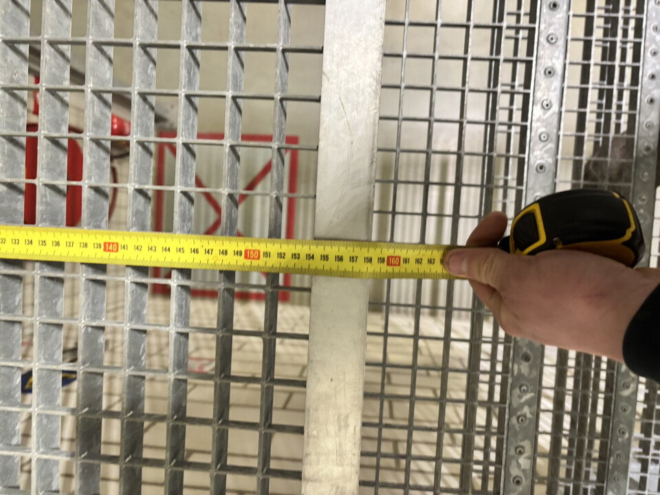 Gegalvaniseerde stalen bordestrap met bordes – 3,20 m hoog - Foto 7