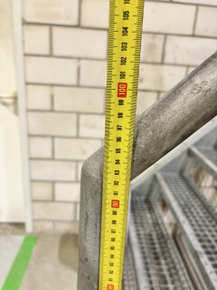 Gegalvaniseerde stalen bordestrap met bordes – 3,20 m hoog - Foto 8