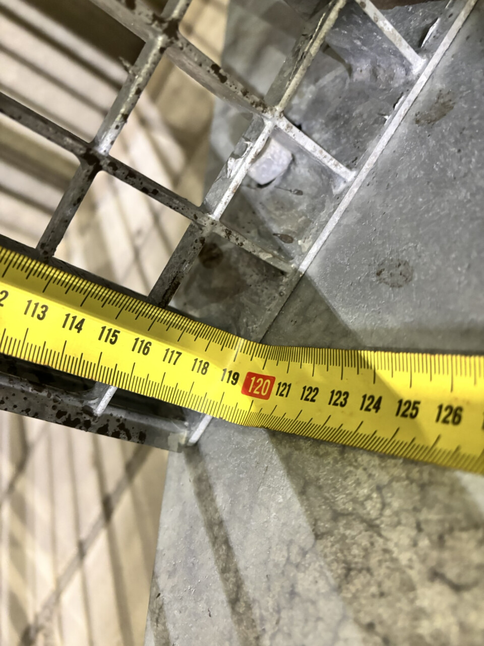 Gegalvaniseerde stalen bordestrap met bordes – 3,20 m hoog - Foto 10