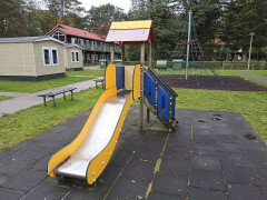 Speelhuisje met glijbaan - beschikbaar december/januari! - Foto 1