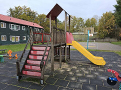 Speelhuisje met glijbaan en schommels - beschikbaar december/januari! - Foto 3