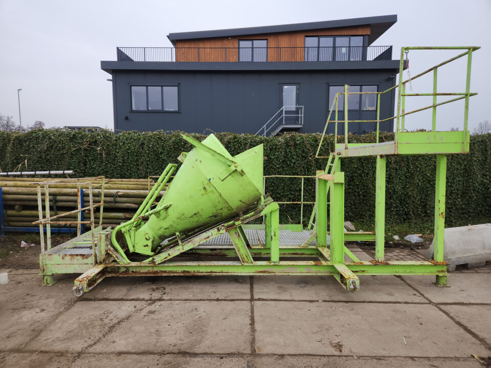 Reinigingsinstallatie voor betonkubels