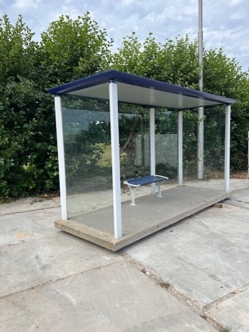 3 stramien Urban Abri blauwe dakrand met bank - Foto 1