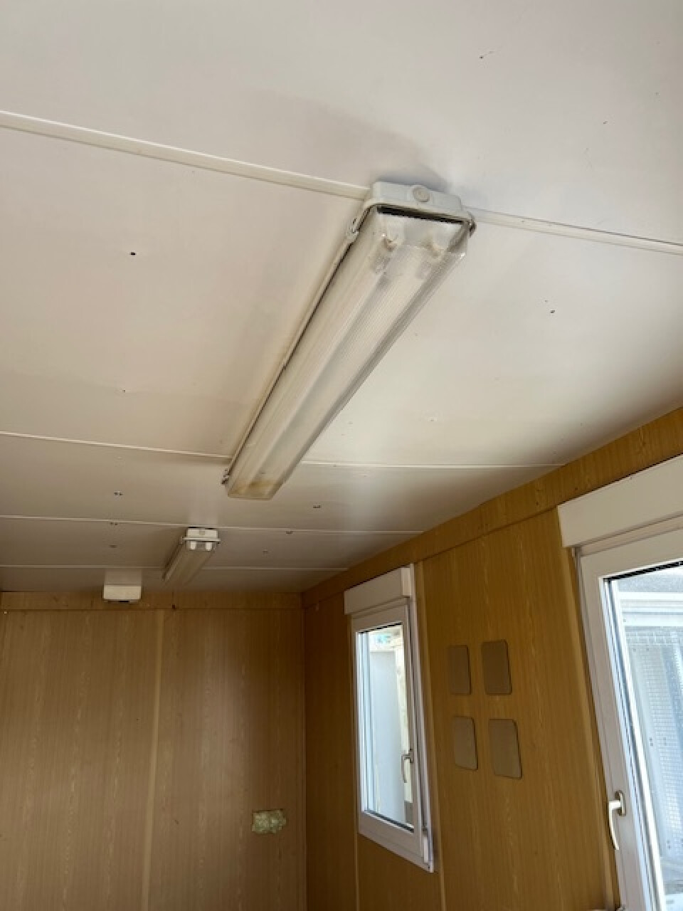 Bouwkeet afsluitbaar met rolluiken - Foto 2