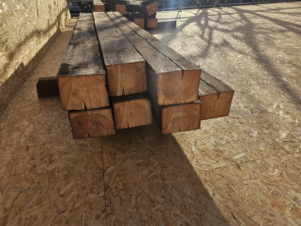 Naaldhouten balken vanuit dakgebinte kerk 02 - Foto 5