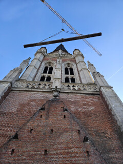 Naaldhouten balken vanuit dakgebinte kerk 04 - Foto 6