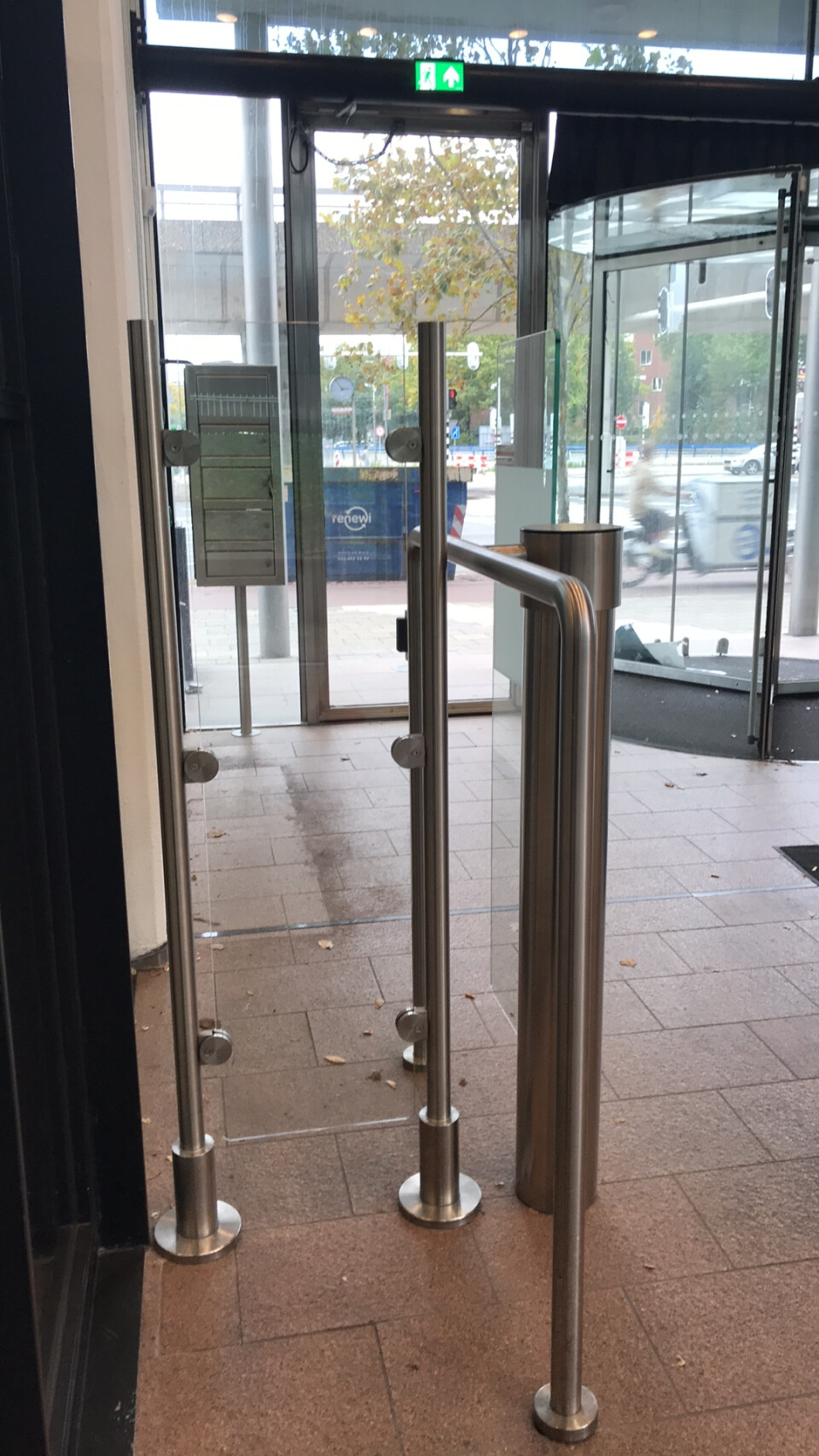 Glazen beveiligingshek met poort en tourniquet - Foto 2