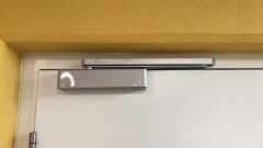 Plaatstalen HPL deuren en kozijnen - Foto 11