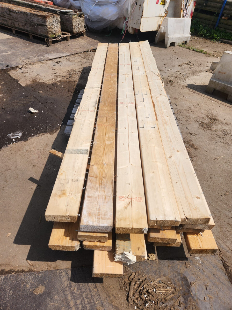 Vuren balken met schroeven