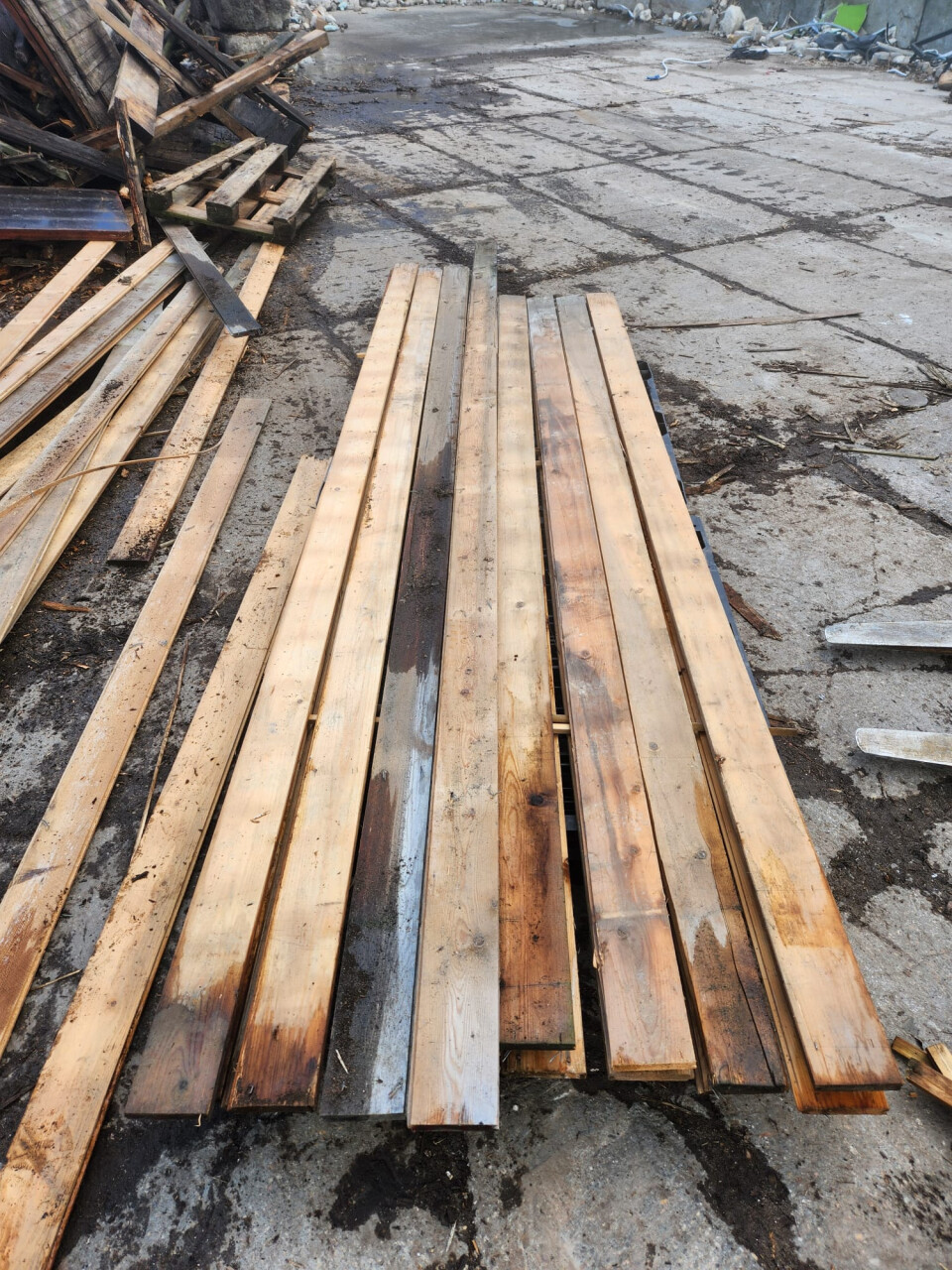 Partij vuren planken met spijkers - Foto 6