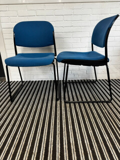 Vergaderstoelen / kantinestoelen – blauw gestoffeerd - Foto 1