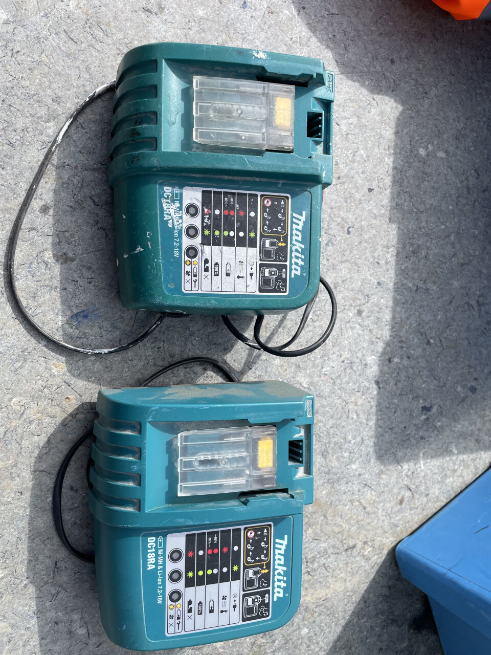 Makita acculader