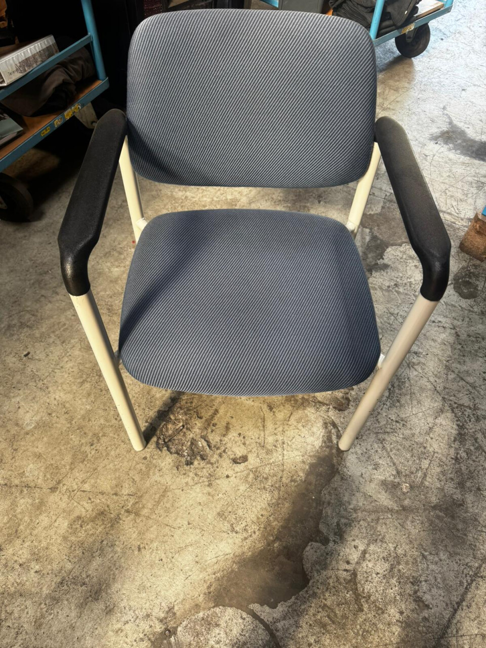 Stapelbare stoelen met armleuningen