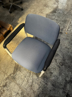 Stapelbare stoelen met armleuningen - Foto 2