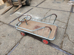 Duwkar met stuur, buitenspeelgoed - Foto 1