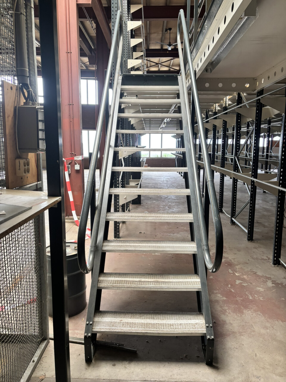 2 stuks SAPA aluminium steektrap 250 cm | dubbele leuning - Foto 2