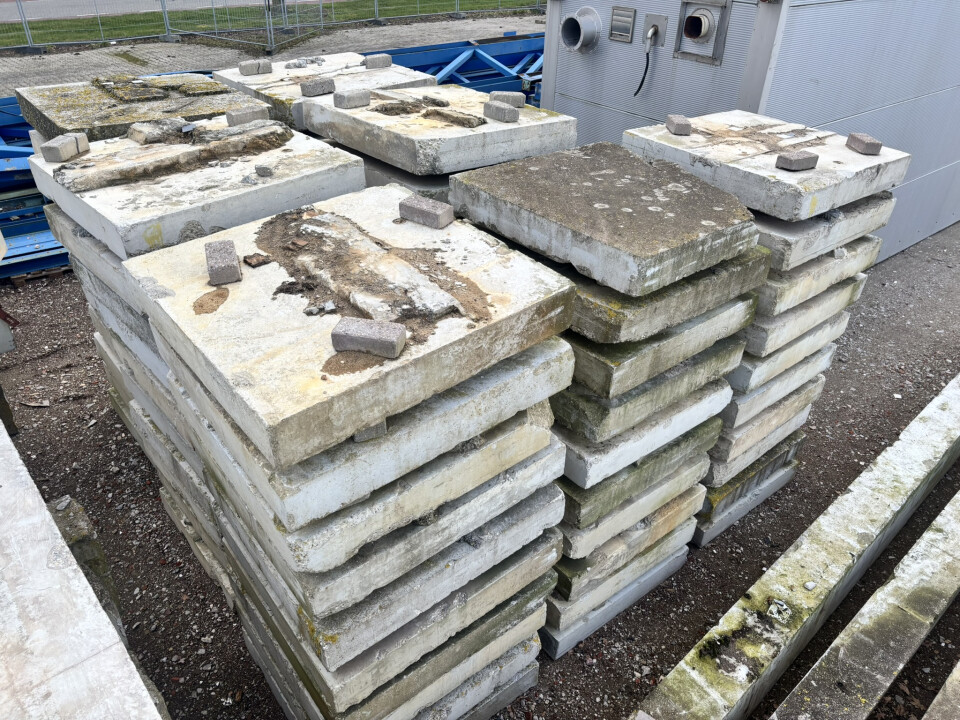 Betonplaten / funderingsplaten 120x120 en 175 mm | 50 stuks - Foto 1