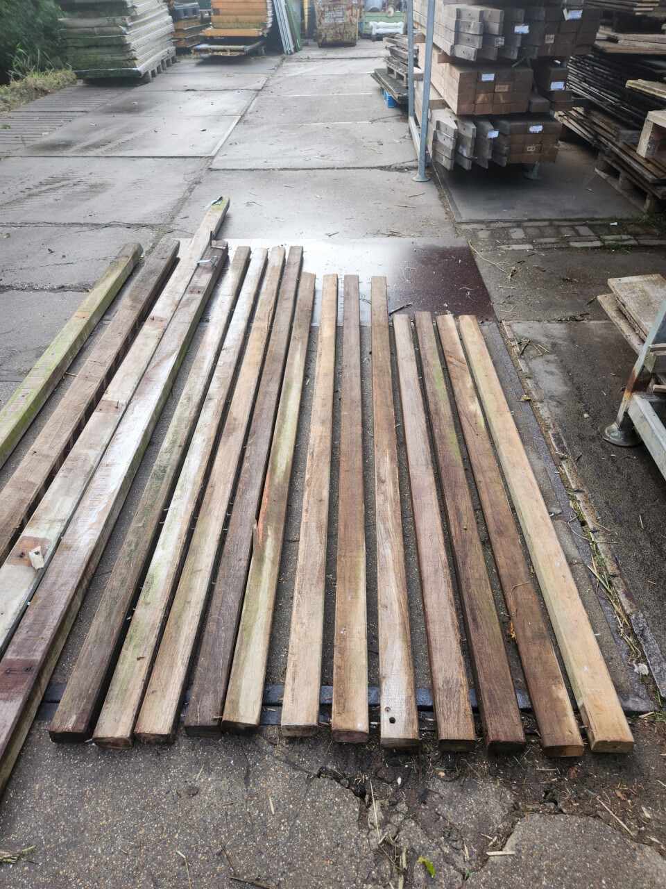 Hardhouten balken met schroeven - Foto 1